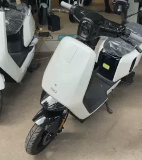 小牛电动b2,9月底刚买,9.8新,买来4...