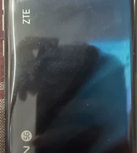 中兴axon20.6+128gb,屏幕上方...