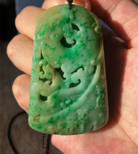 翡翠龙凤玉雕挂件 A货豆青种，色极好正阳绿...