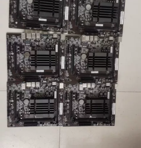 七彩虹C.Q1900M全固主板带四核CPU...