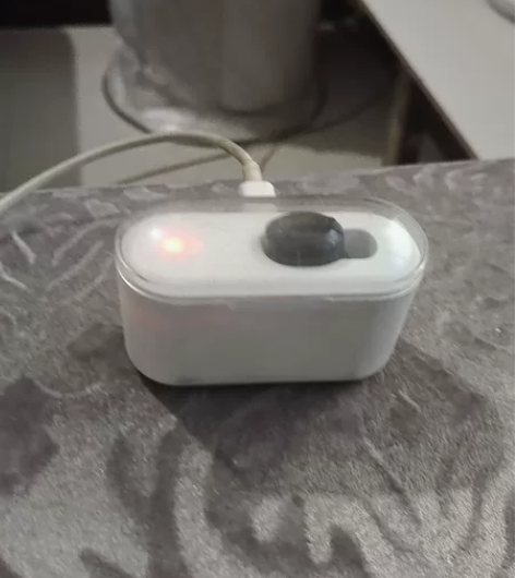 蓝牙耳机不知道什么牌子了便宜出售,可充电偏...
