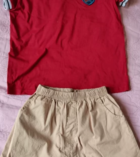 幼儿园夏天校服,120码,退园了,转卖 感...