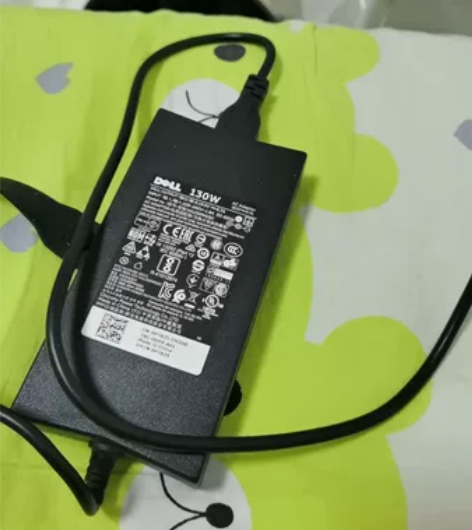 戴尔游匣5577笔记本电脑，原装充电器，送...