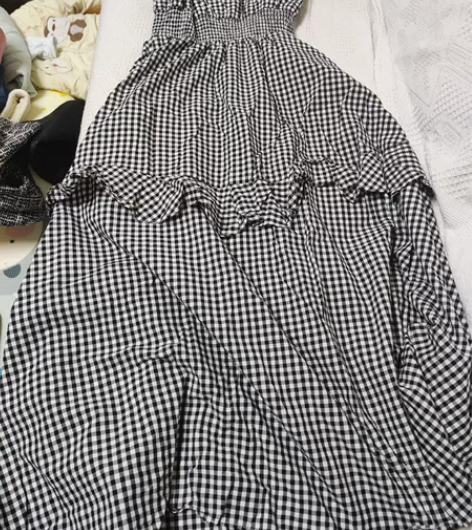 吊带长裙,很显气质,穿过几次,9成新,衣服...
