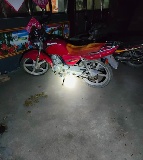 铃木125摩托车，档位踩1挑2，四季打火一...