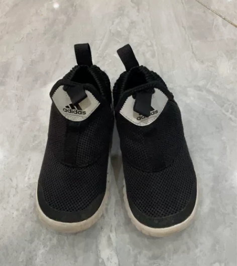 阿迪运动鞋 正品 尺码9K 宝宝穿小了 ...