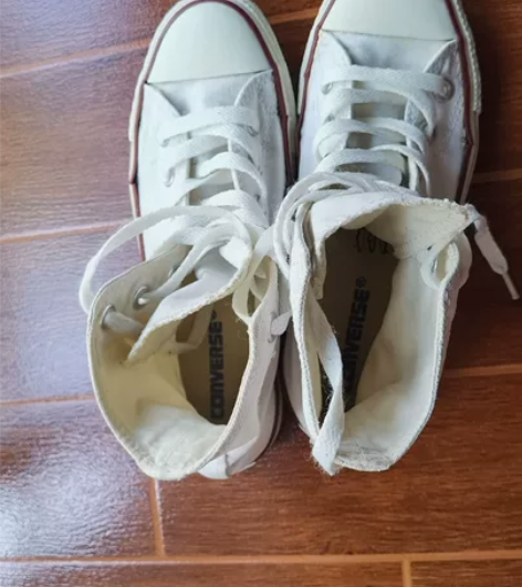 匡威高帮帆布鞋女 36码，二手的穿了几次，...