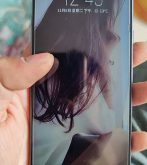 努比亚X,边框有磕碰如图,正反屏幕均无划痕...