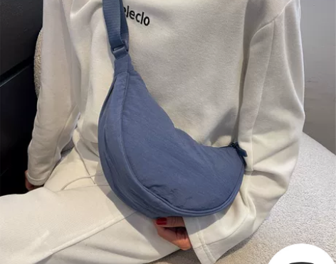 试衣间同款女斜挎包 学生新款单肩包 尼龙饺...