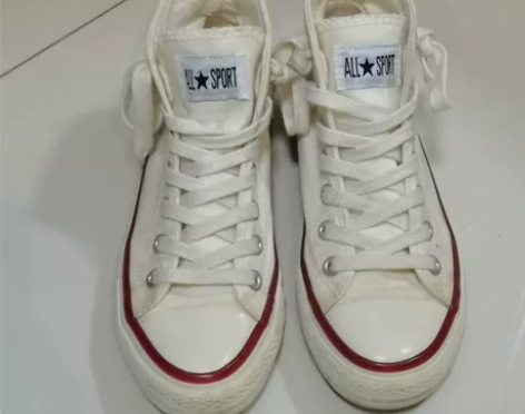 白色帆布鞋 闲置！ 穿过两次有些大清洗干净...