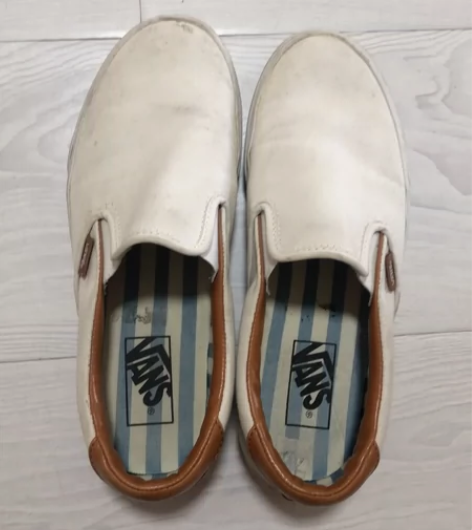 正品vans小白鞋 ,底价出售 感兴趣的话...