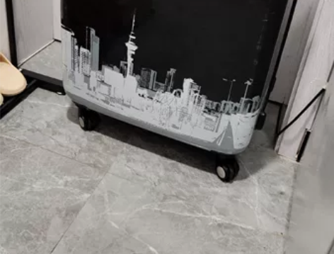 28寸游乐者拉杆箱,用了好几年,之前搬家不...