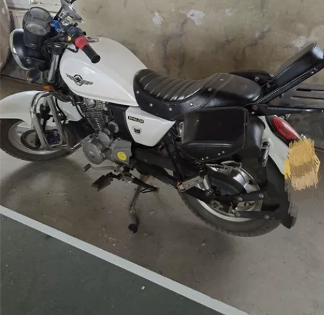 银钢150摩托车.闲着出售。17年的车手续...