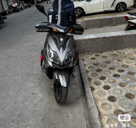 豪爵AFR125踏板摩托车,上牌2个多月1...