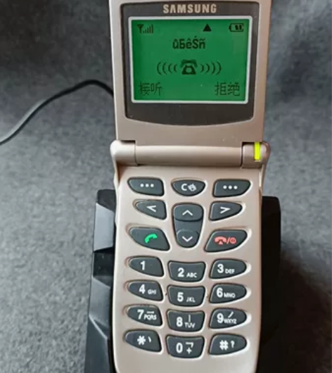 三星800c手机一部,可以接打电话,老手机...