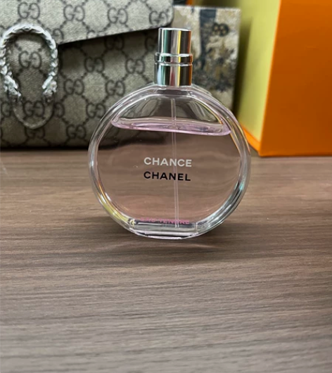 chanel香奈儿香水,余量如图盖子找不到...