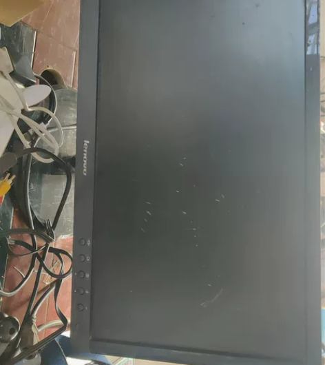 联想19寸液晶显示器,屏有划痕,显示正常,...