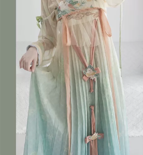 七月夕栀夏汉服全新吊牌未拆，送朋友对象正好...