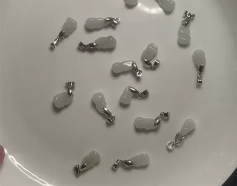 16个葫芦吊坠,种水超级好,打包50元。(...