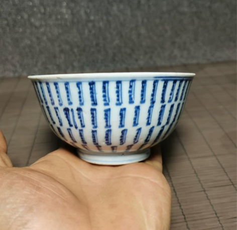 清中期寿字纹茶碗,不缺肉,口径11.5公分...