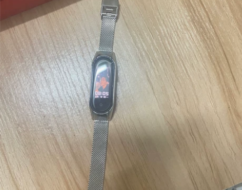 小米手环5 图二轻微划痕 就这个表带一条数...