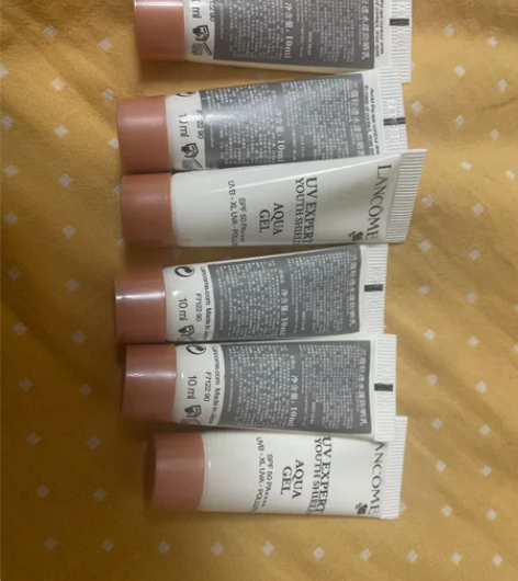 兰蔻防晒 那个10毫升一共6个,一个35元...