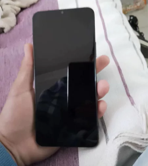 荣耀畅玩30 plus，5g，手机换过屏幕...