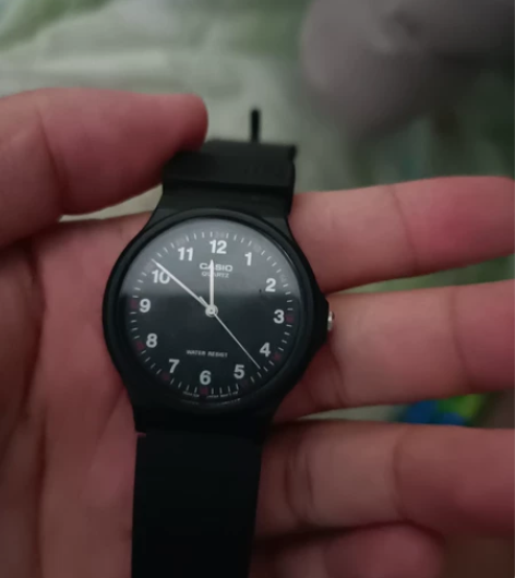 卡西欧手表黑色略显小巧,更适合女生全新带包...