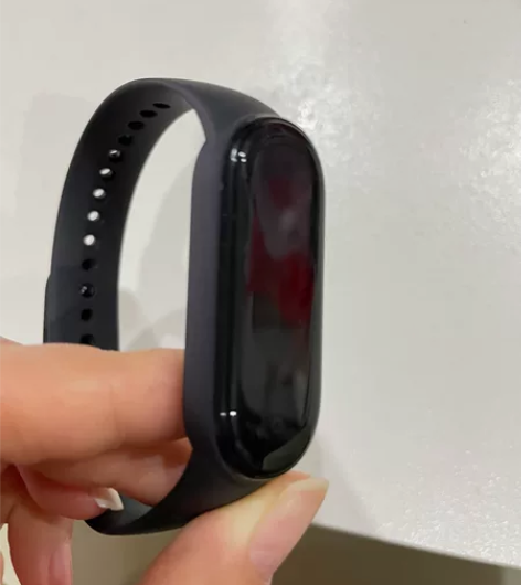 小米手环5,21年6月买的,只在家戴着跳过...