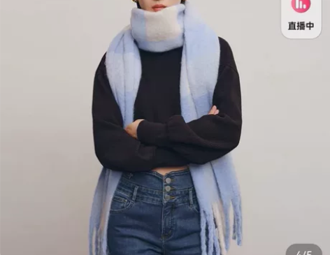 Lily氛围感格子围巾,全新正品,软糯厚实...
