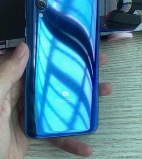 小米9 6+128的,高中主力机一直带壳...