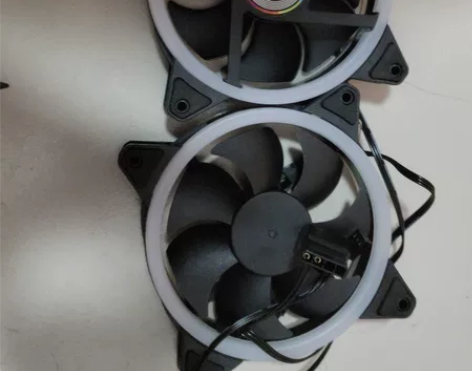 12cm 彩虹机箱风扇全新两个  大4p和...