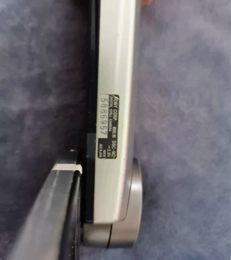 索尼相机 电池用不了,没充电器感兴趣的话点...