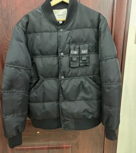 马克华菲男士羽绒服。180码。肩膀处有轻微...