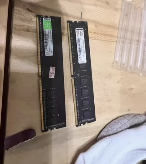 刚从电脑拆的还热乎，4+8gddr4  2...