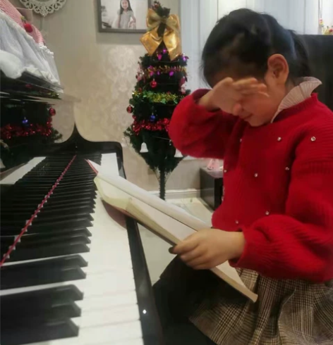 孩子学不下去了!孩子爸爸给孩子买的钢琴。搬...