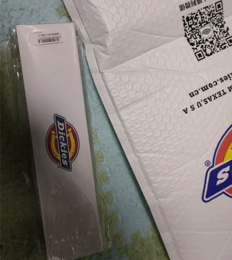 Dickies 全新,包装盒都没打开。...