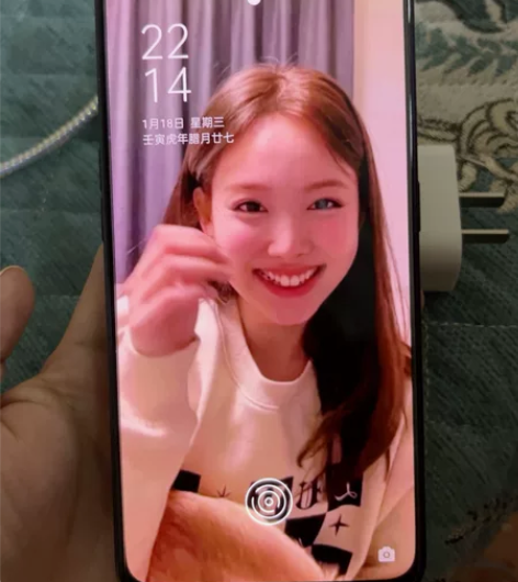 oppo reno 256g的  还是流畅...