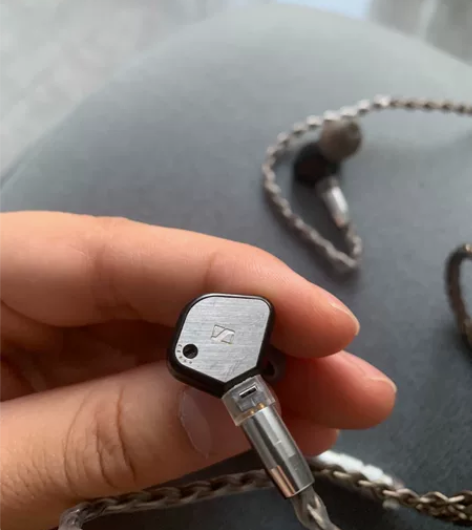 森海塞尔ie80，成色如图，一直正常使用，...