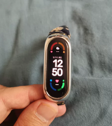 小米手环6标准版 不带NFC,屏幕有两道小...
