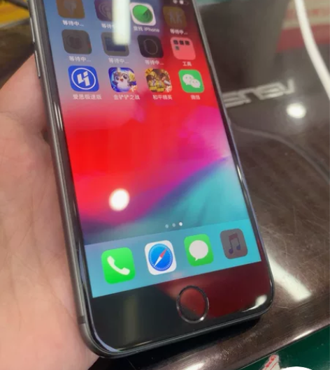 8代靓机无拆修,950,不接受砍价~ 感兴...
