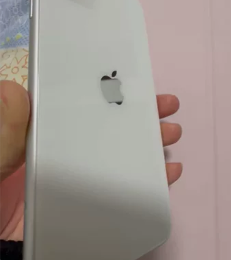 出一台自用苹果11，2020年京东买的白色...