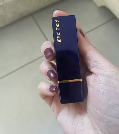 土棕色口红,余量3分之二吧,直播间买的,不...