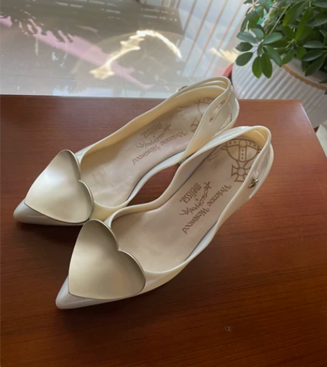 梅丽莎桃心浅口单鞋，巴西36相当于我们的3...
