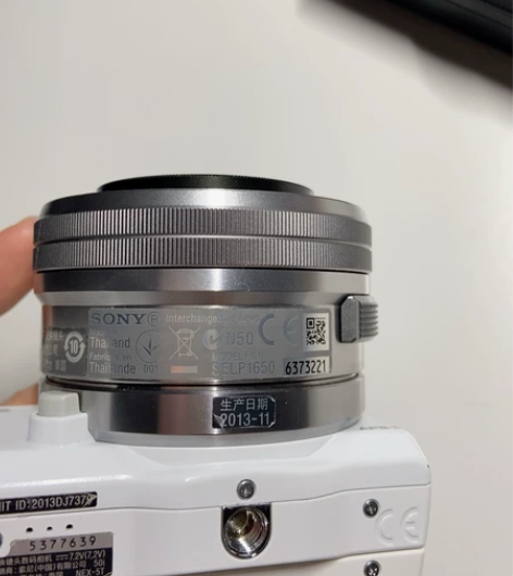nex5t微单 配备闪光灯、两个电池、外接...