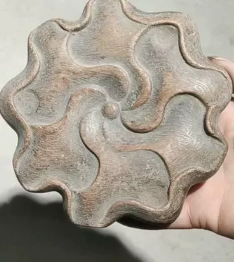 木雕香炉座,雕刻精美,整木雕刻,好品,径1...