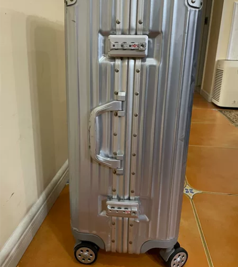 璐思迪铝框拉杆箱万向轮26寸，功能全部正常...