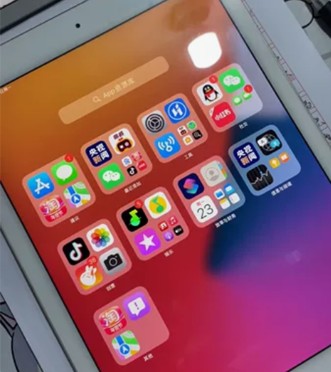 自用ipad por,全贴合屏幕,四个立体...