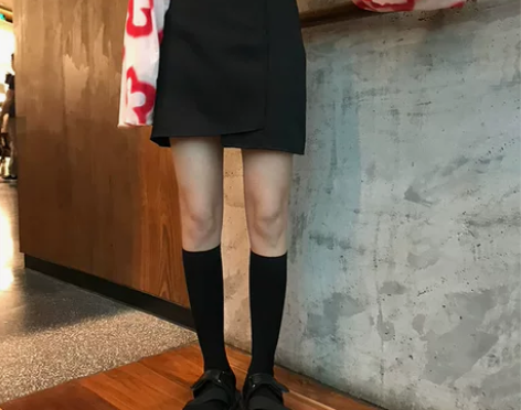 花田橱窗 黑色a字裙不规则港风气质裙子高腰...