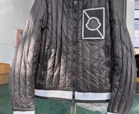 品质极好男士羽绒服  黑色 100到200...